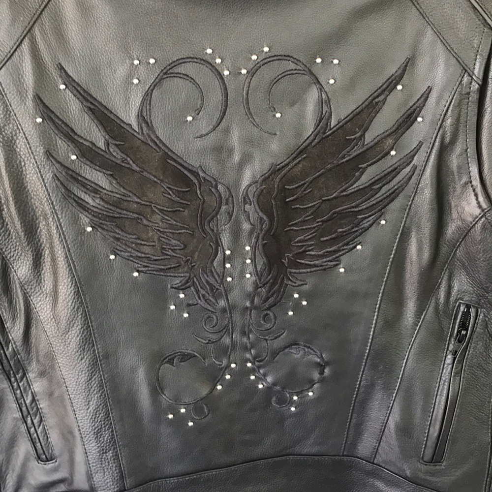 Women’s leather jacket w/2 conceal carry pockets - Picture 3 of 7